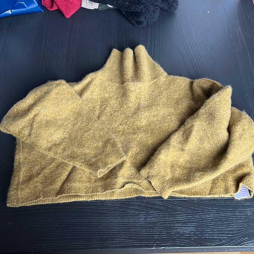 Cropped sweater
